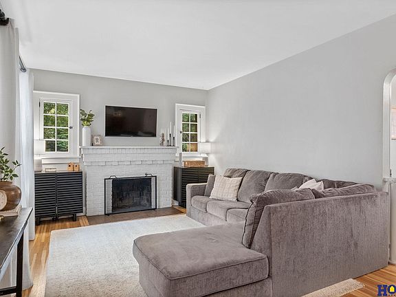 4th image of 2828 Cedar Ave