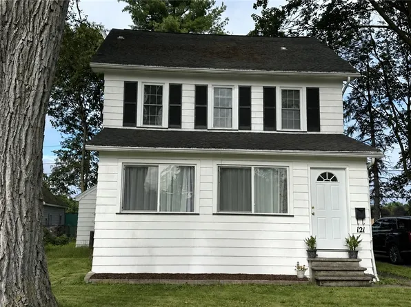 121 Brooklawn Dr, Rochester, NY 14618