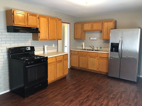 2nd image of 2924 E 223rd St