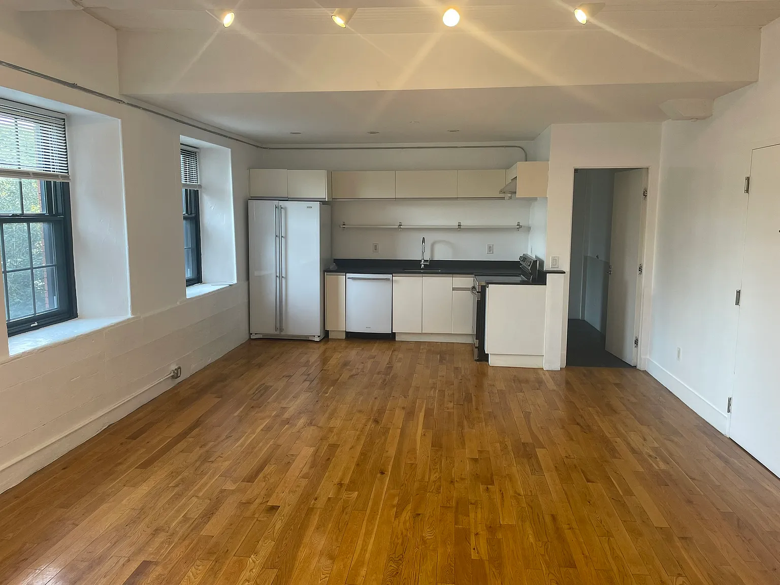 1 bed, 834 sqft, $1,600 — Photo 2