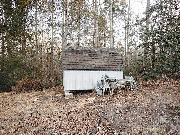 4th image of 2506 Lytle Mountain Rd