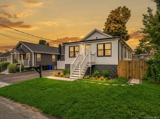 93 Overton St, Deer Park, NY 11729