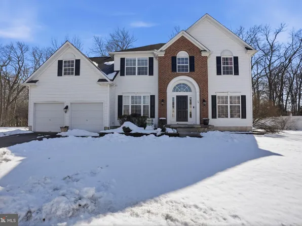 19 Sunflower Cir, Burlington, NJ 08016