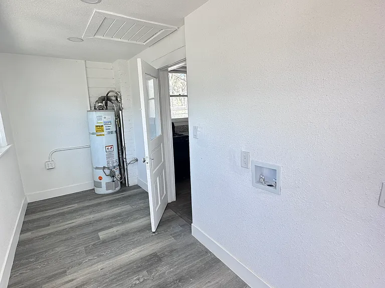 611 N Kaweah St #601 — Photo 6