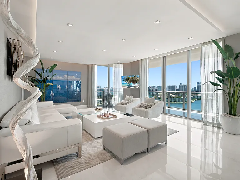 17301 Biscayne Blvd #2010 — Photo 4