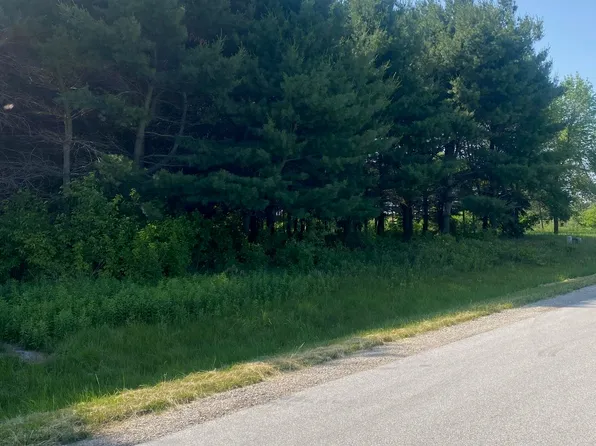 3883 Trappers Bend Ct, Green Bay, WI 54313