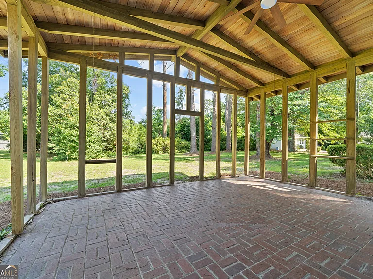 223 Brookwood Dr — Photo 8