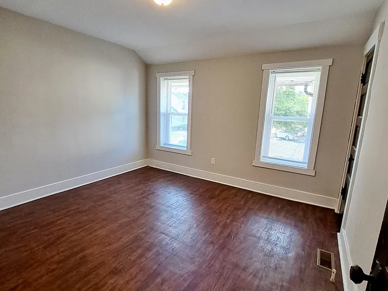 48 N Collier St — Photo 6