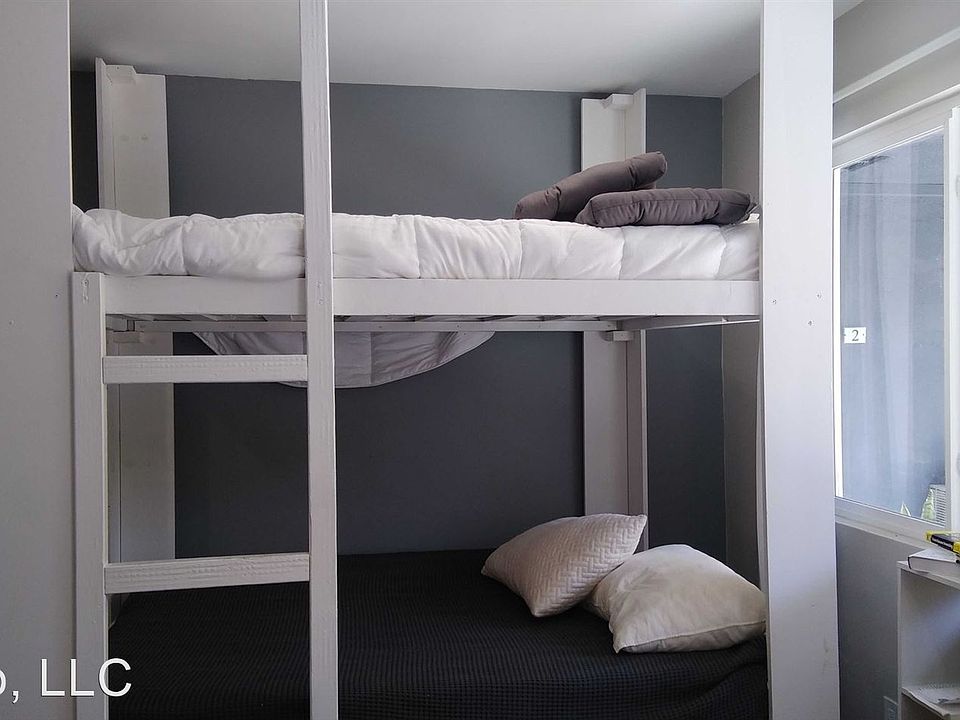 2nd image of 417 S Kenmore Ave #11