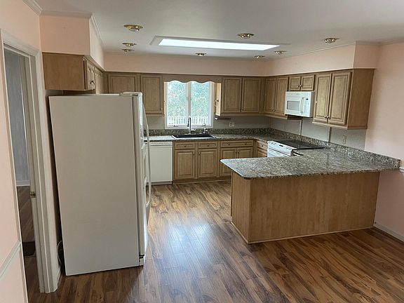 5th image of 512 Arcadian Dr