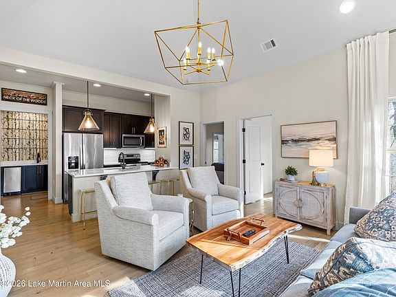 5th image of 121 Martin Ridge Trce