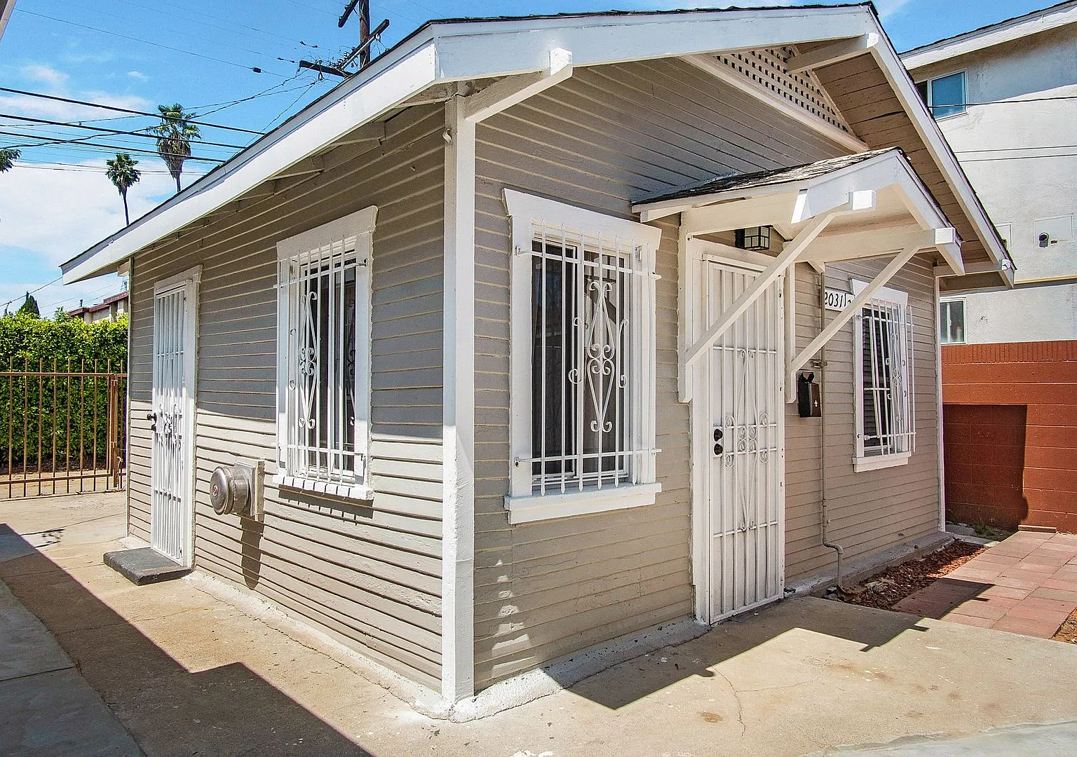 Lemon Avenue Triplex — Photo 1