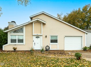 960 Greenfield Dr, Aurora, IL 60506