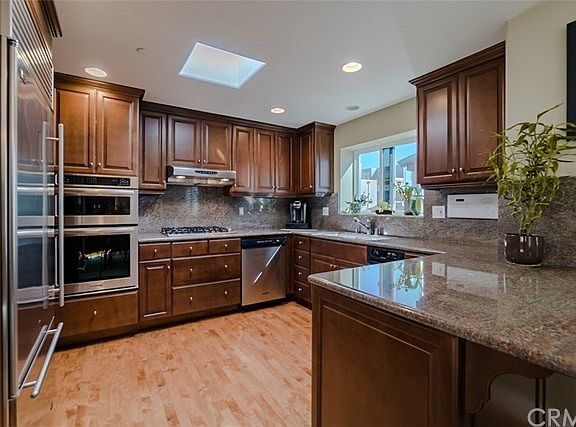 4th image of 1043 Sunset Dr