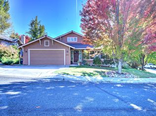 232 Phoenix Hills Dr, Phoenix, OR 97535