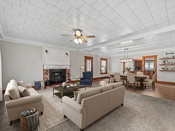 5th image of 105 W Rippey Ave