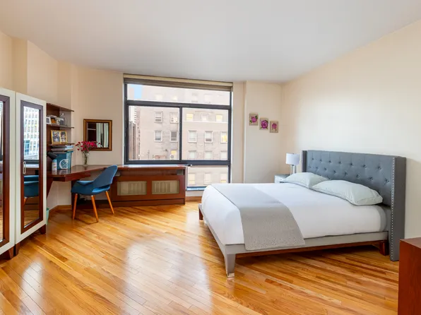 303 East 43rd Street image 6 of 14