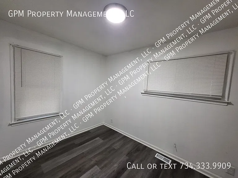 26011 Dartmouth St — Photo 6