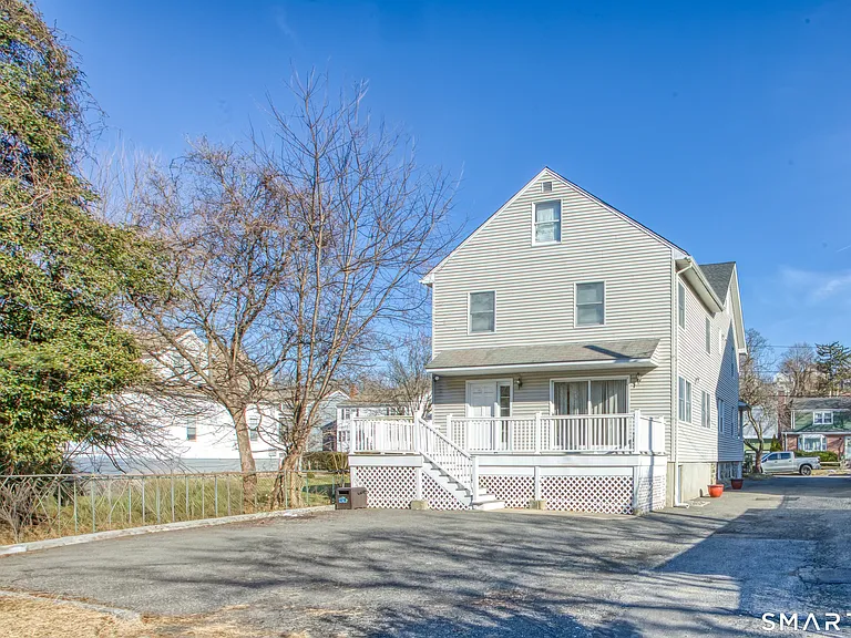 24 Hollow Wood Ln — Photo 2