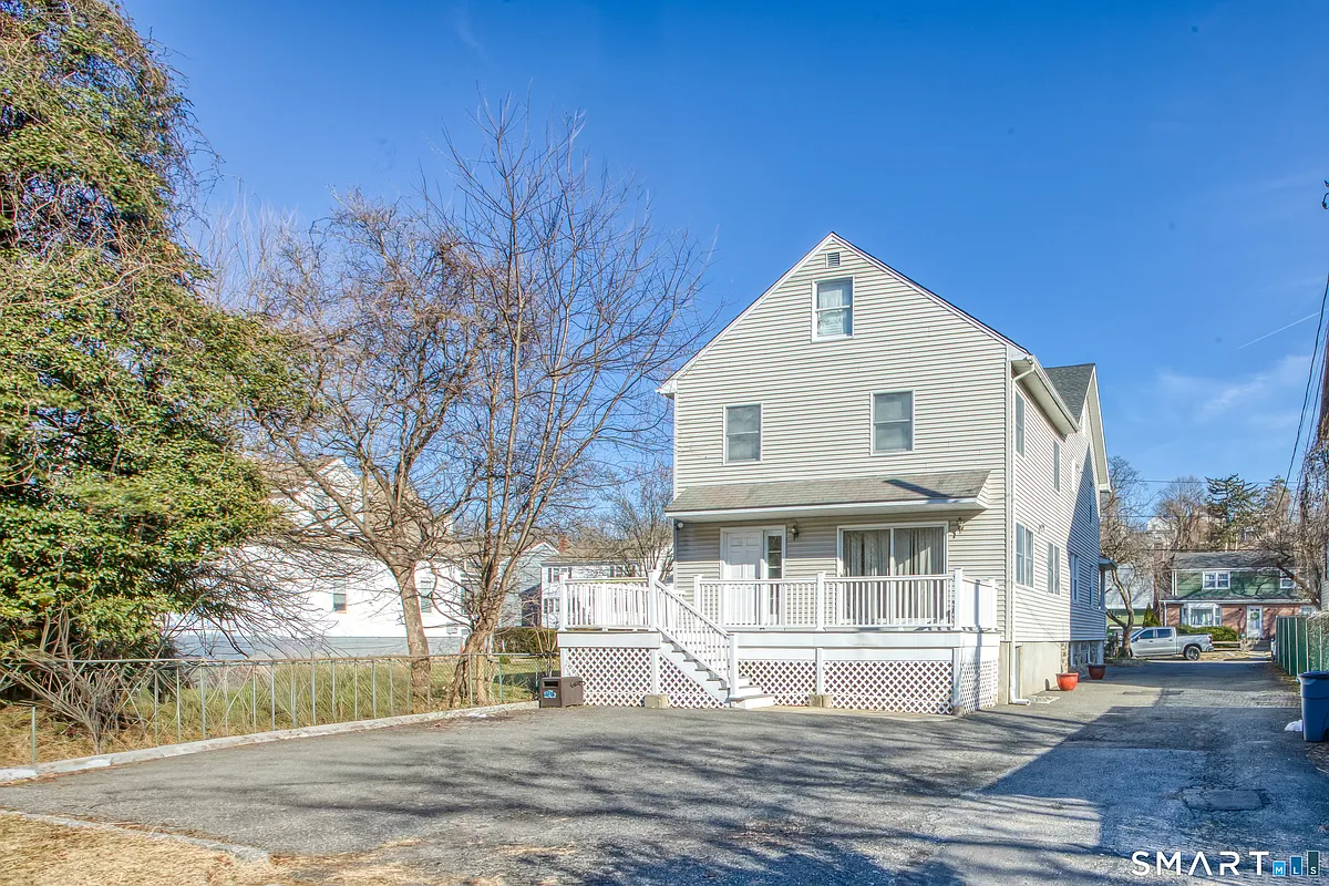 Building Photo - 24 Hollow Wood Ln