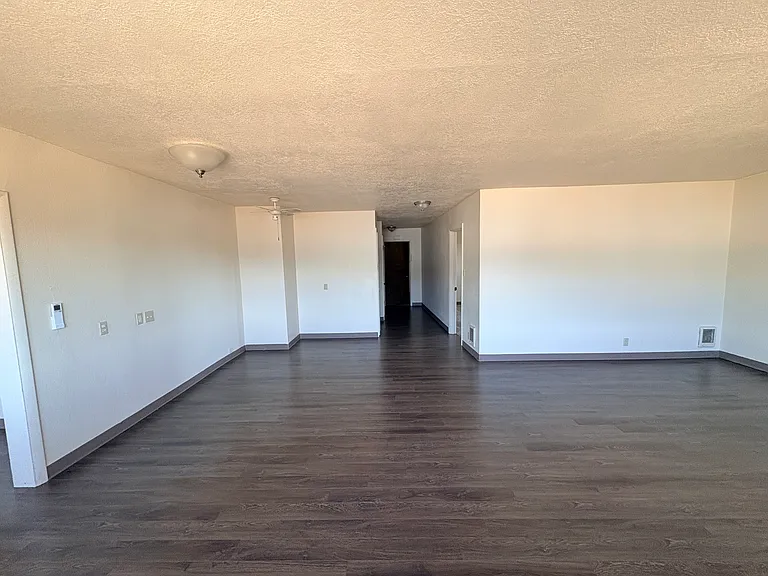 933 Vandercook Way — Photo 4