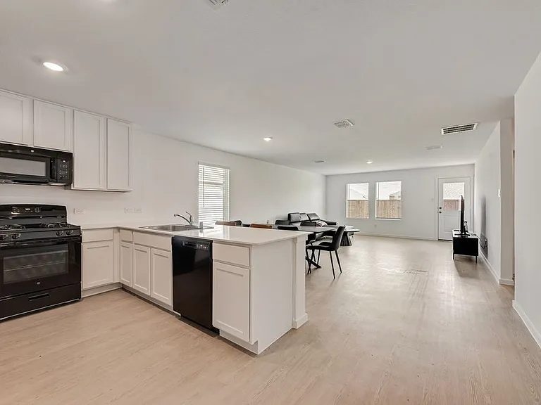 14112 Hammersmith St — Photo 4