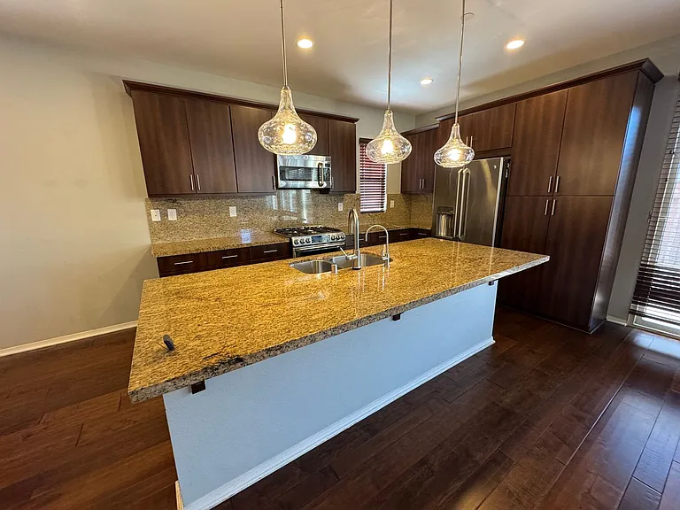 345 Dahlia Way — Photo 3