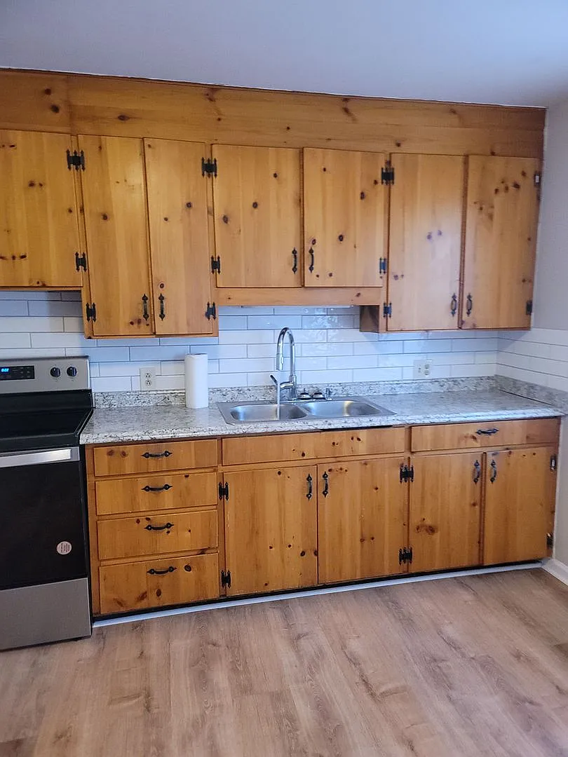 College Drive Apartments — Photo 3