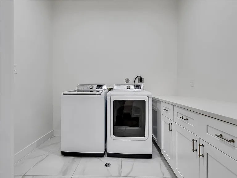 10330 Grove Row Ave — Photo 22