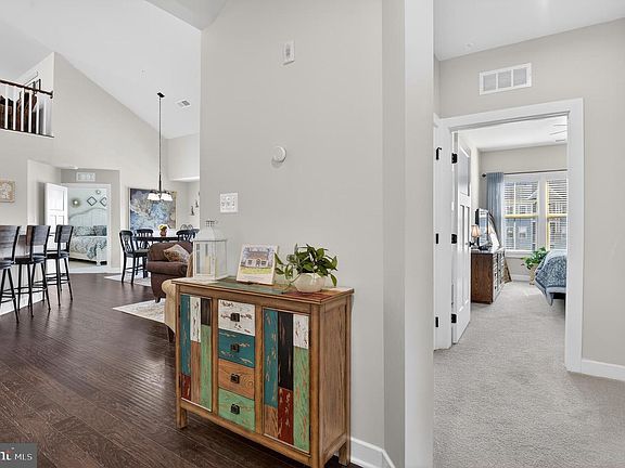 4th image of 5742 Meadowood St #402