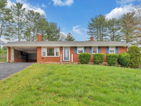 520 Peachtree Valley Dr, Roanoke, VA 24012