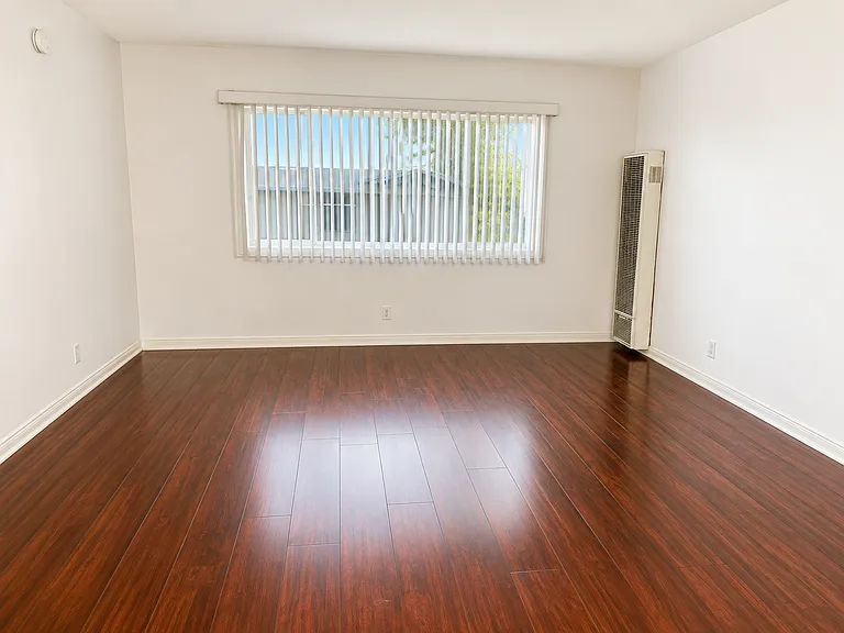 1740 N Kingsley Dr #18 — Photo 2