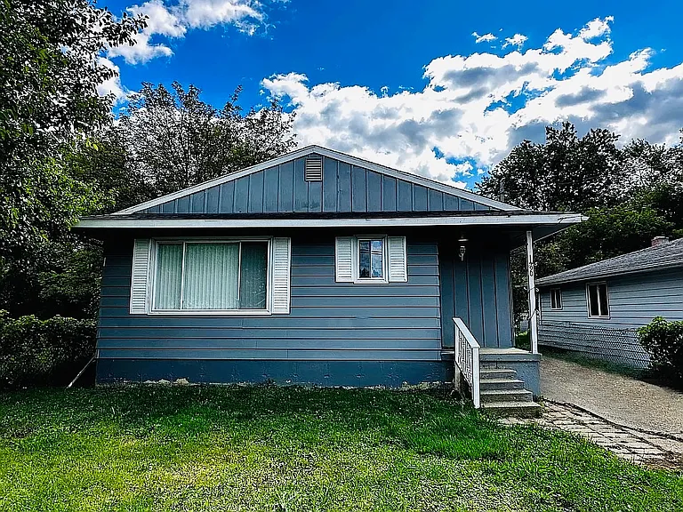 1490 Brady Ave — Photo 1