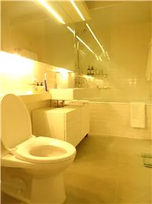 Sold by R New York | media 9