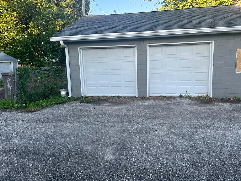 2233 English Ave — Photo 2