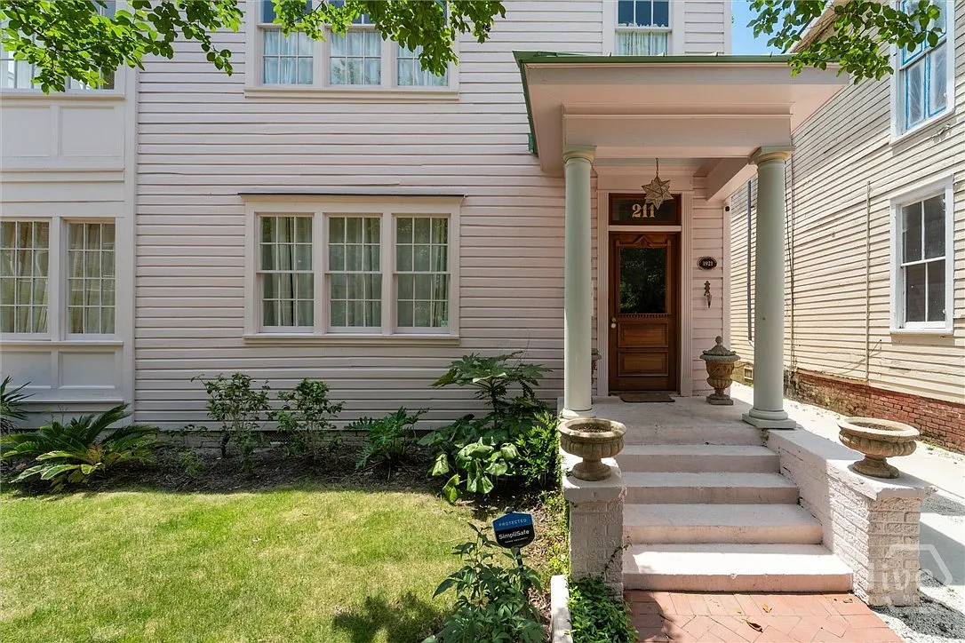3 bed, 1.0 bath, 1400 sqft, $3,200 — Photo 3
