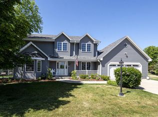 720 Summer Creek Rd, Oconomowoc, WI 53066