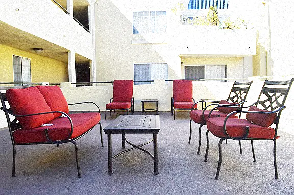 Burbank Village Apartments — Photo 12