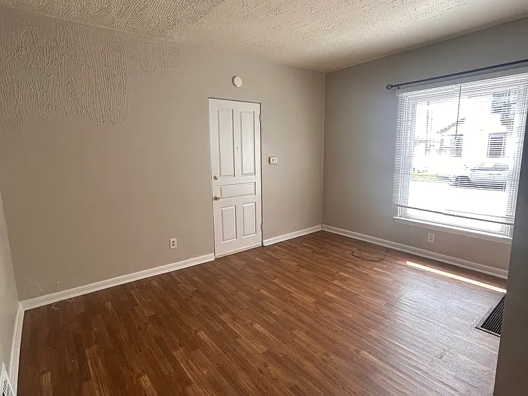 729 E Vine St #1 — Photo 7