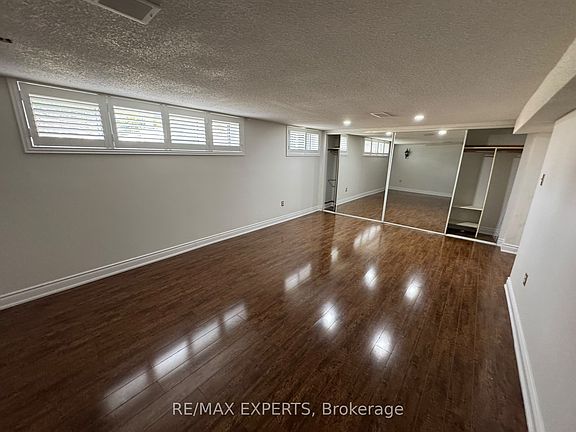 3rd image of 16 Bridgenorth Cres