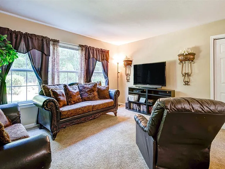 Patriot's Pointe Apartment Homes — Photo 13