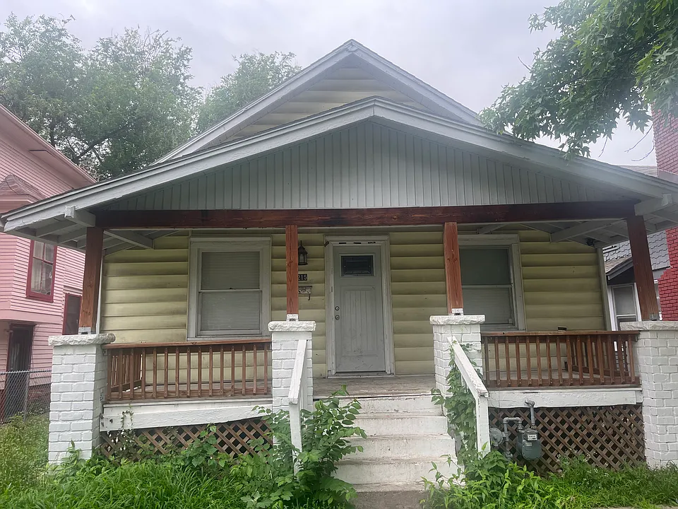 1215 SW Washburn Ave