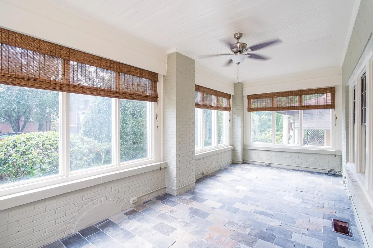 Building Photo - 934 Saint Charles Ave NE #1