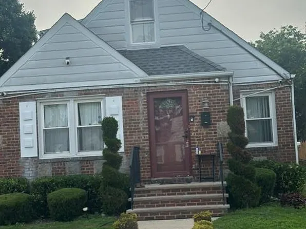 58 N Montgomery Street, Valley Stream, NY 11580