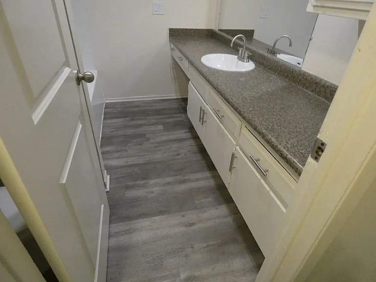 Waterstone Park Apartments — Photo 16