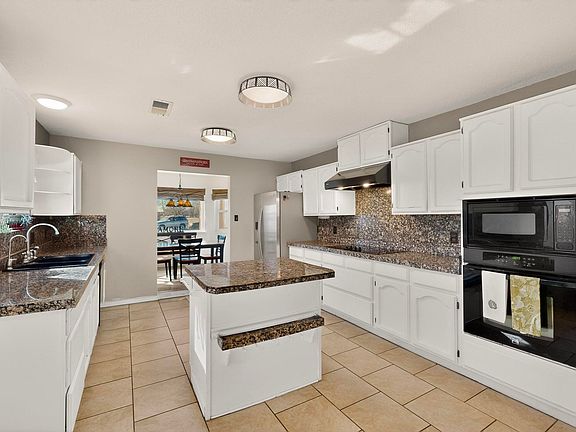 4th image of 355 Esperanza Dr