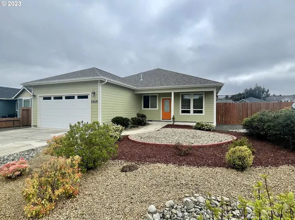 1925 Roosevelt St, North Bend, OR 97459