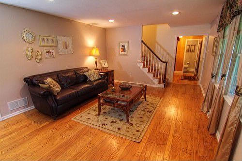3rd image of 30 Woods End Dr