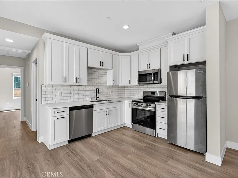 8412 Burnet Ave — Photo 7