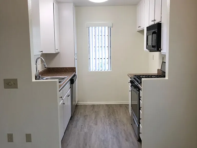 10343 Azuaga St #72 — Photo 6
